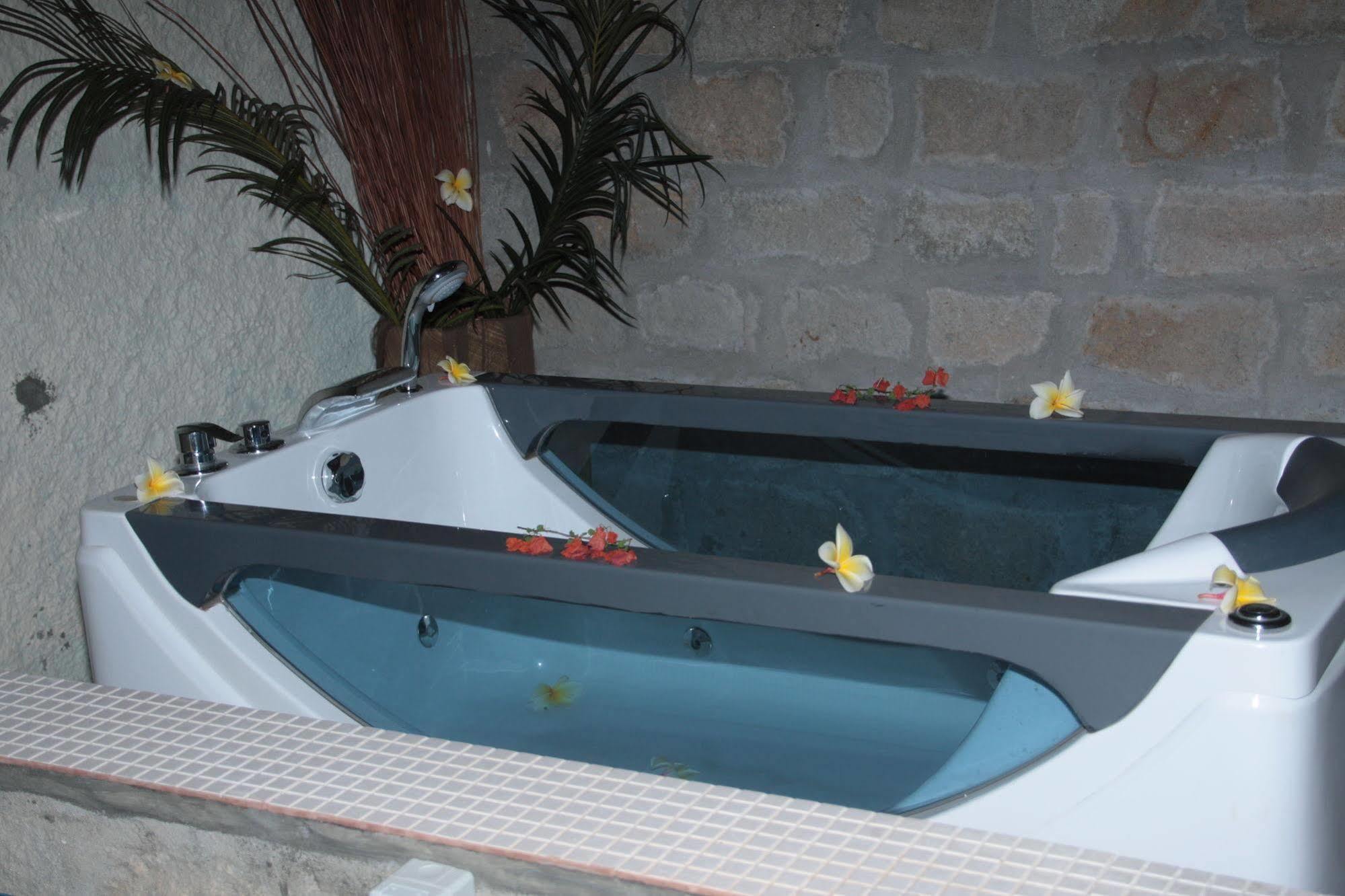 Nosy Be Hotel & Spa Ambaro Exterior photo